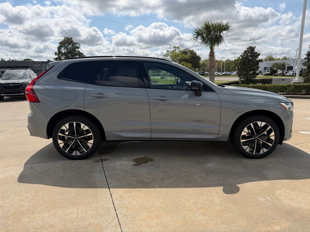 2026 Volvo XC60 Plus - Photo 6