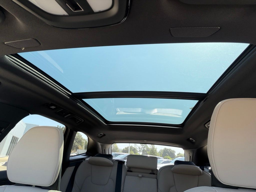 2026 Volvo XC60 Plus - Photo 24