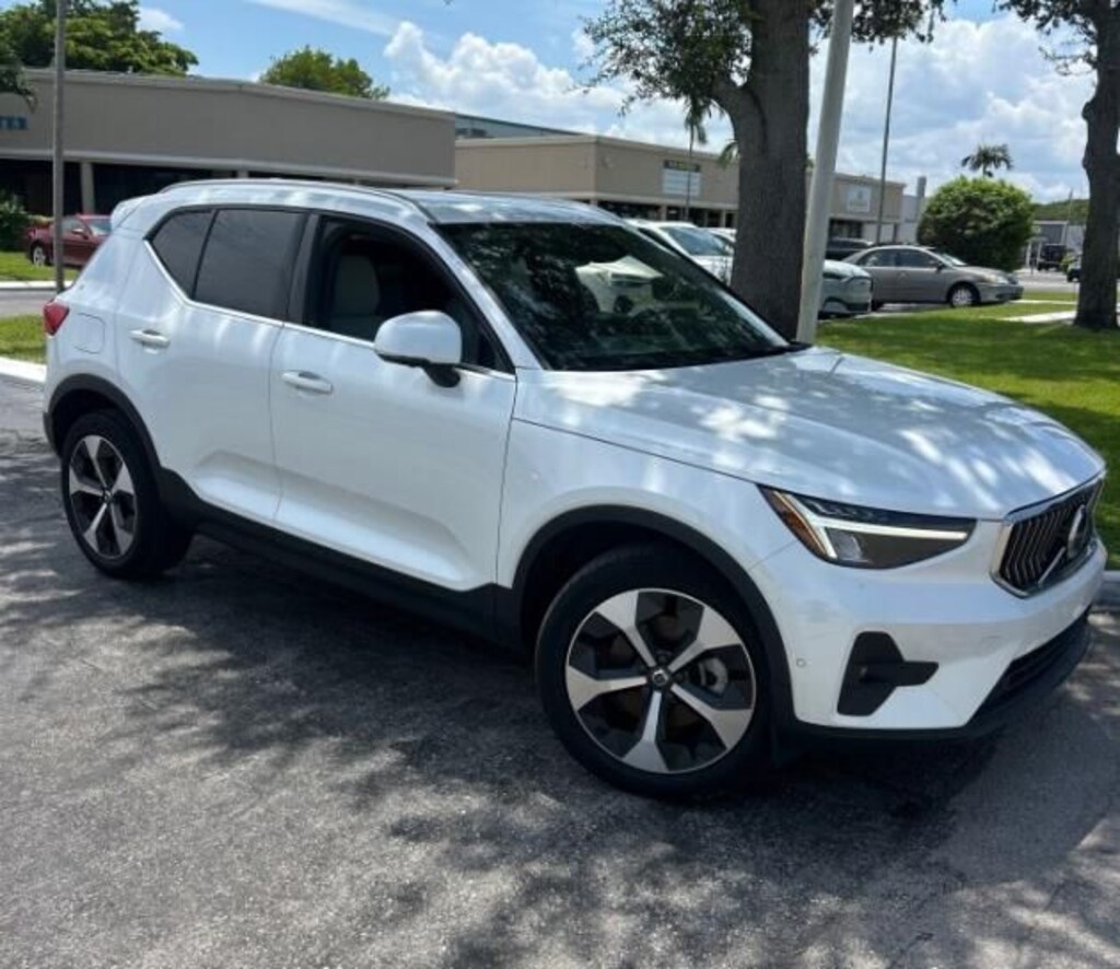 Used 2024 Volvo XC40 B5 Plus Bright SUV
