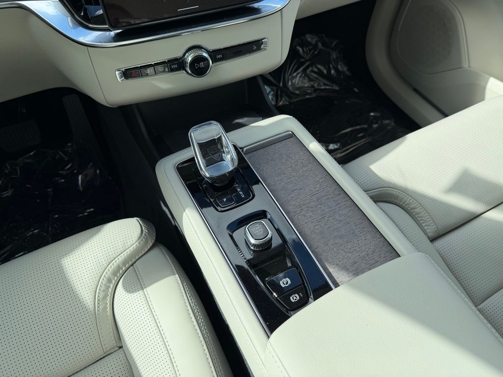 2026 Volvo XC90 Ultra - Photo 17