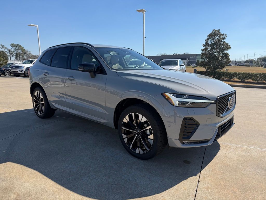2026 Volvo XC60 Plus - Photo 7