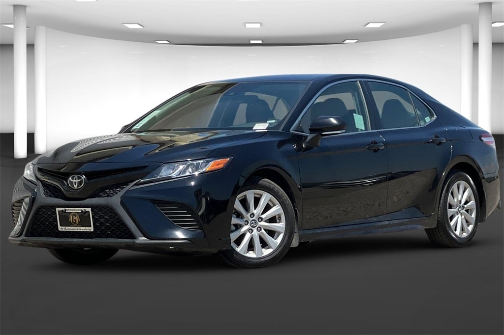 Used 2020 Toyota Camry SE with VIN 4T1G11AK3LU921607 for sale in Kerman, CA