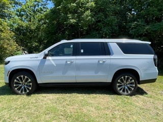 2026 Chevrolet Suburban High Country - Photo 2