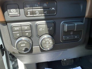 2026 Chevrolet Suburban High Country - Photo 13