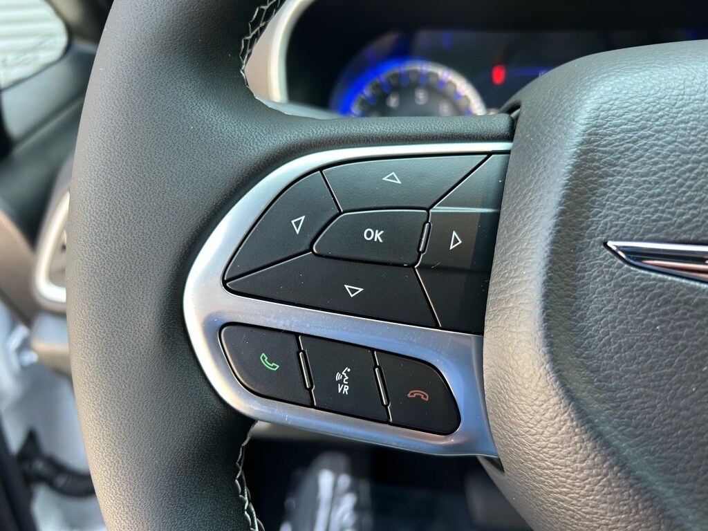 2025 Chrysler Voyager LX - Photo 17