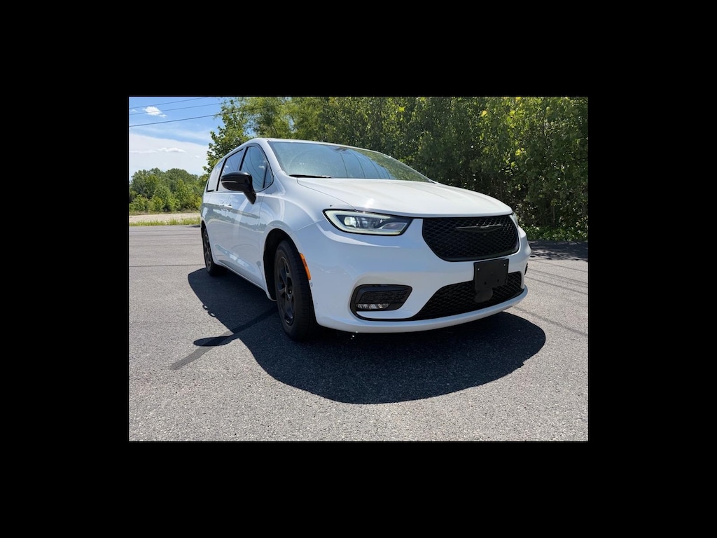 Used 2024 Chrysler Pacifica Plug-In Hybrid Select Van Passenger Van
