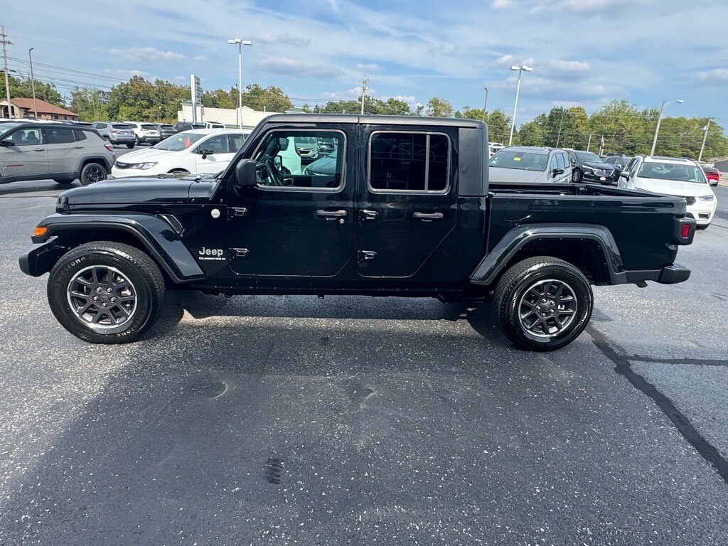 2023 Jeep Gladiator Overland photo 3