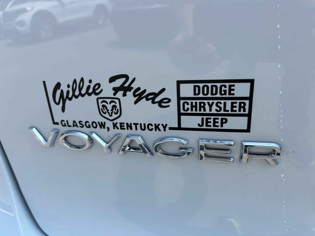 2025 Chrysler Voyager LX - Photo 6