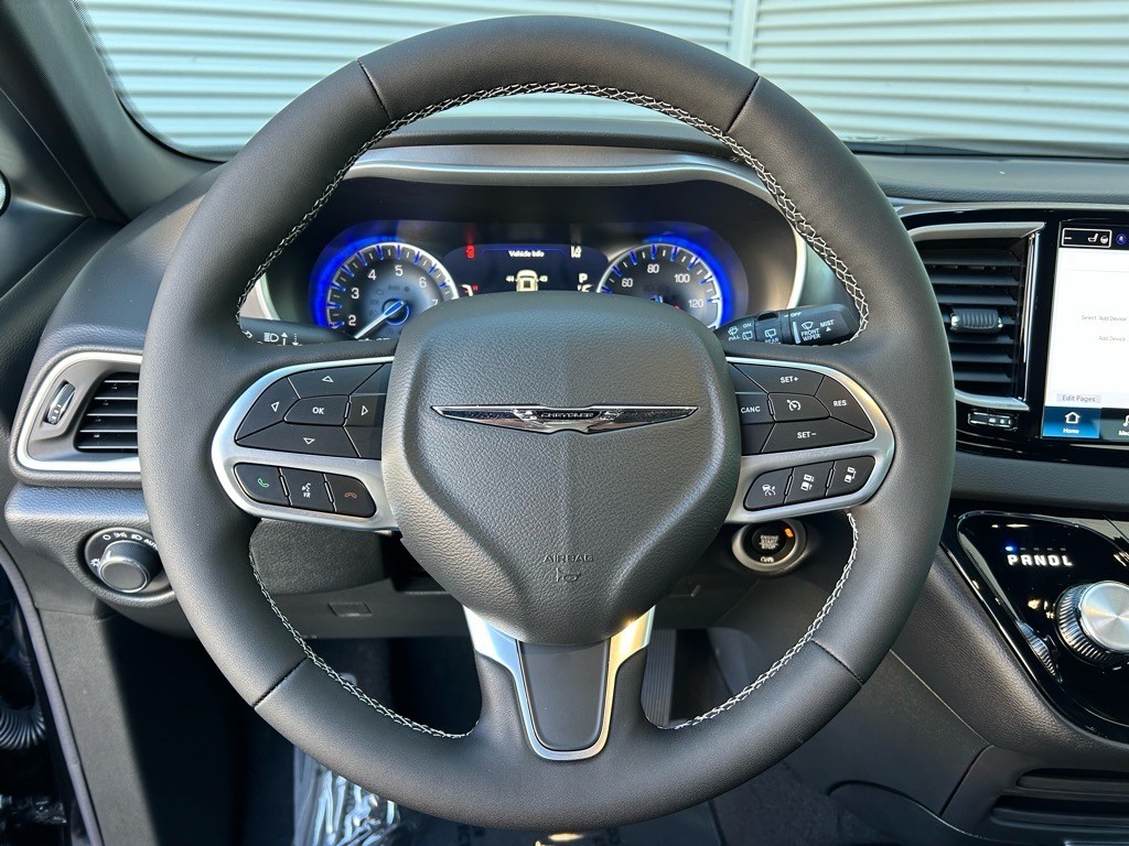 2025 Chrysler Voyager LX - Photo 16