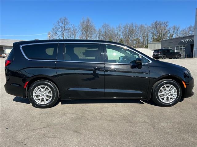 2025 Chrysler Voyager LX photo 3