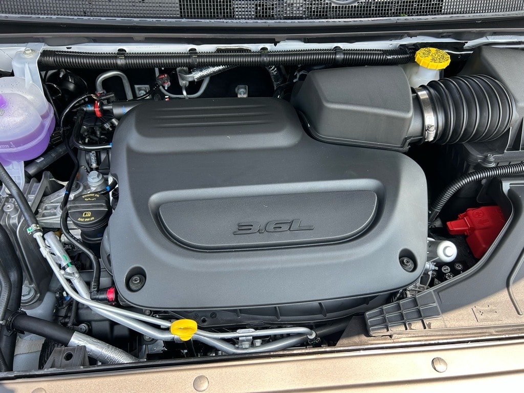 2025 Chrysler Voyager LX - Photo 44
