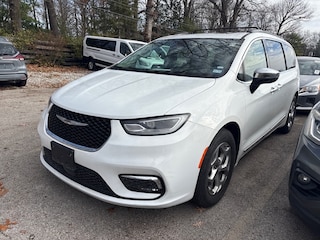 2023 Chrysler Pacifica Limited Van Passenger Van