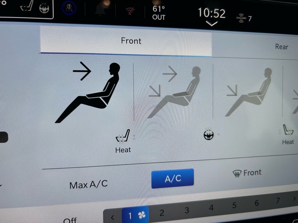 2025 Chrysler Voyager LX - Photo 27