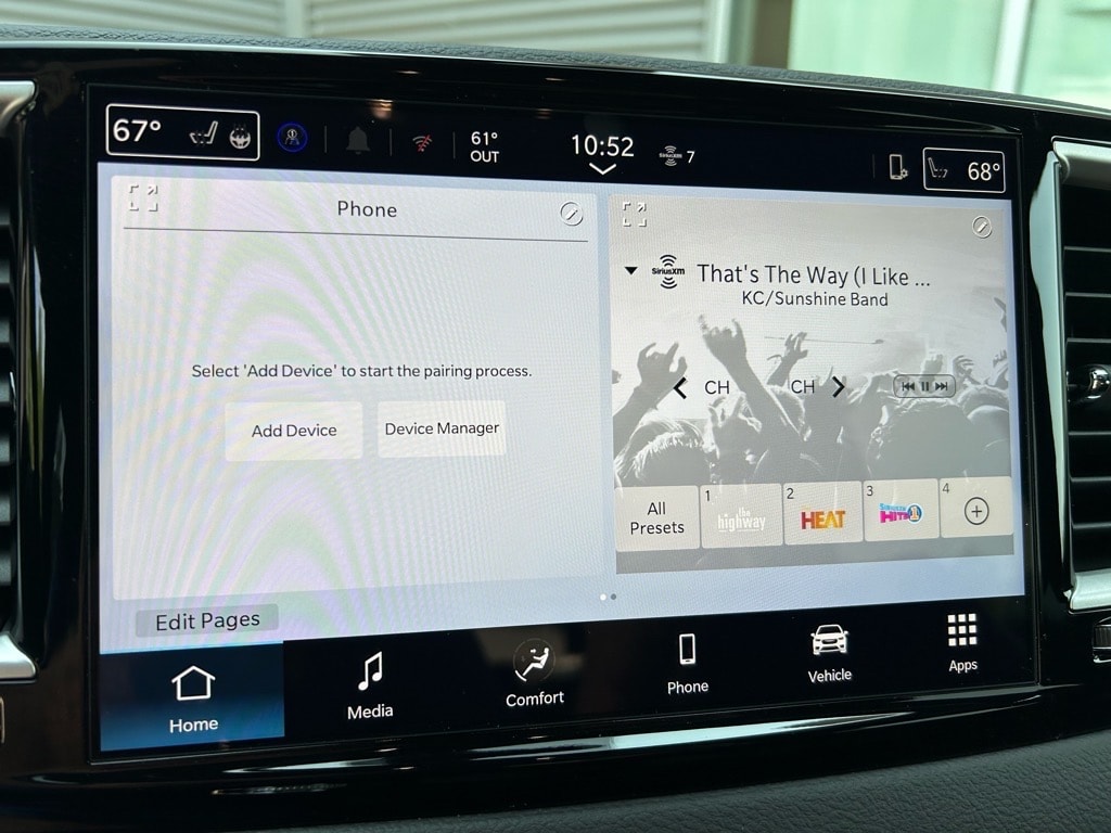 2025 Chrysler Voyager LX - Photo 25