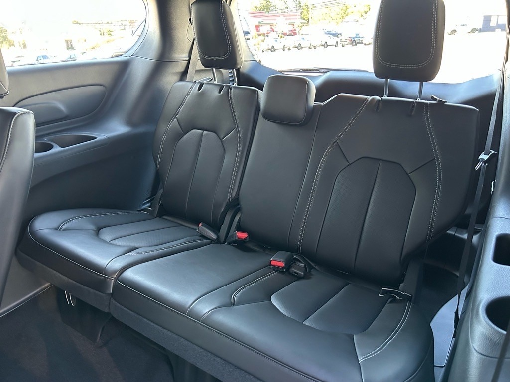 2025 Chrysler Voyager LX - Photo 36