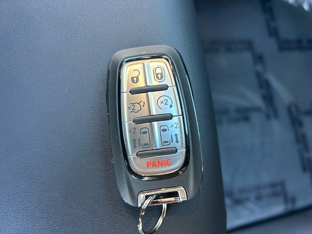 2025 Chrysler Voyager LX - Photo 42