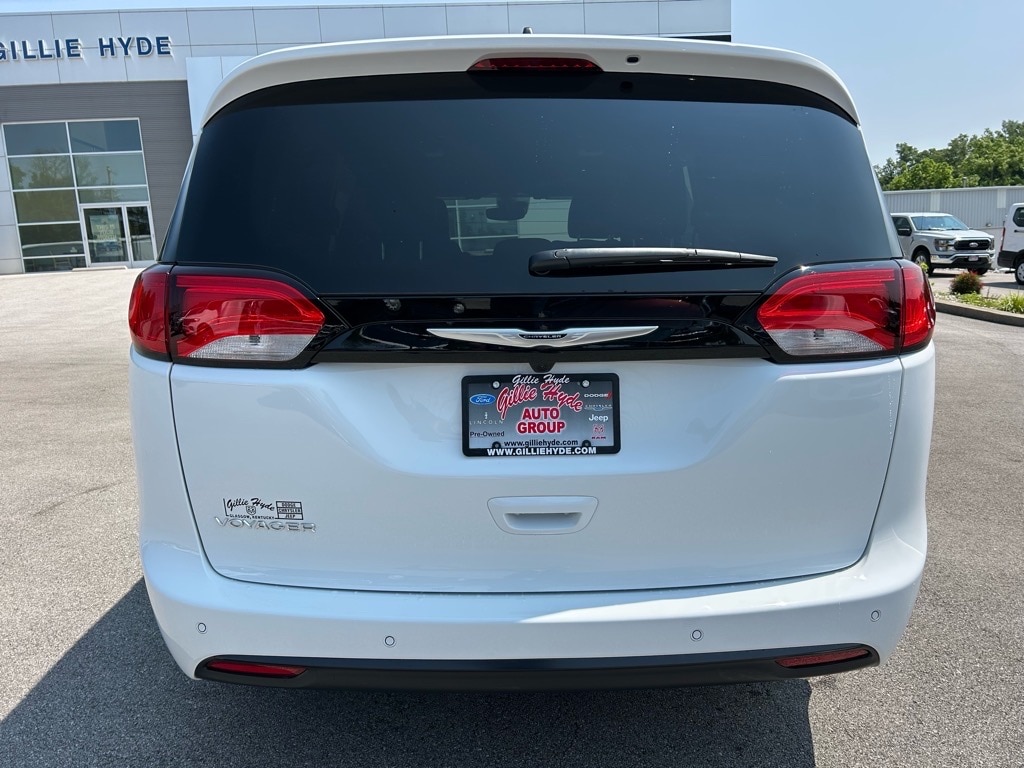 2025 Chrysler Voyager LX - Photo 5