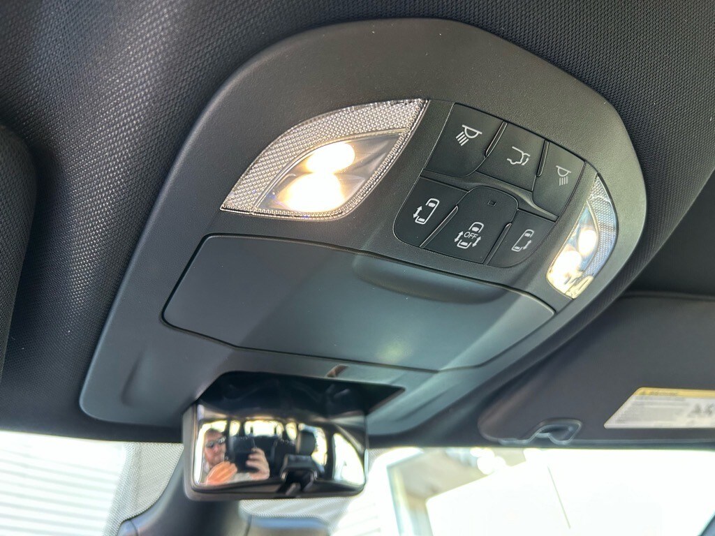 2025 Chrysler Voyager LX - Photo 32