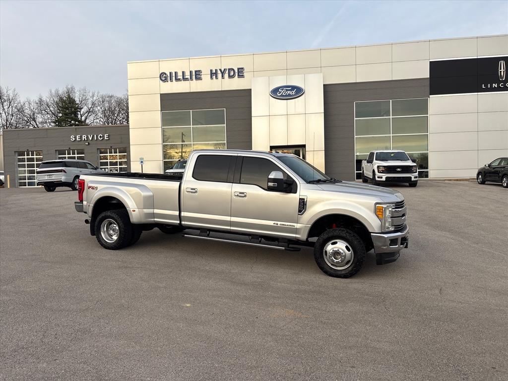 2017 Ford F-350 Super Duty Lariat's photo