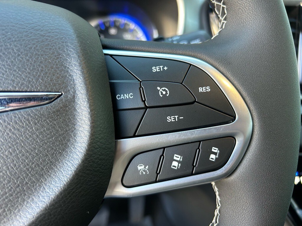 2025 Chrysler Voyager LX - Photo 18