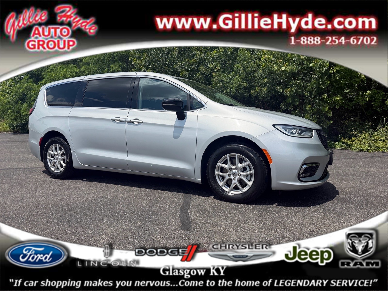 2024 Chrysler Pacifica Touring L's photo