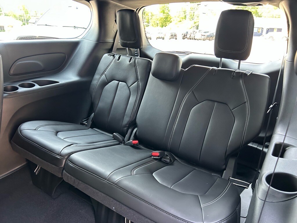 2025 Chrysler Voyager LX - Photo 36