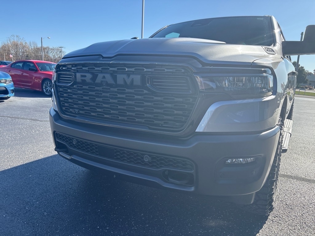 New 2026 Ram 1500 WARLOCK CREW CAB 4X4 5'7 BOX Pickup
