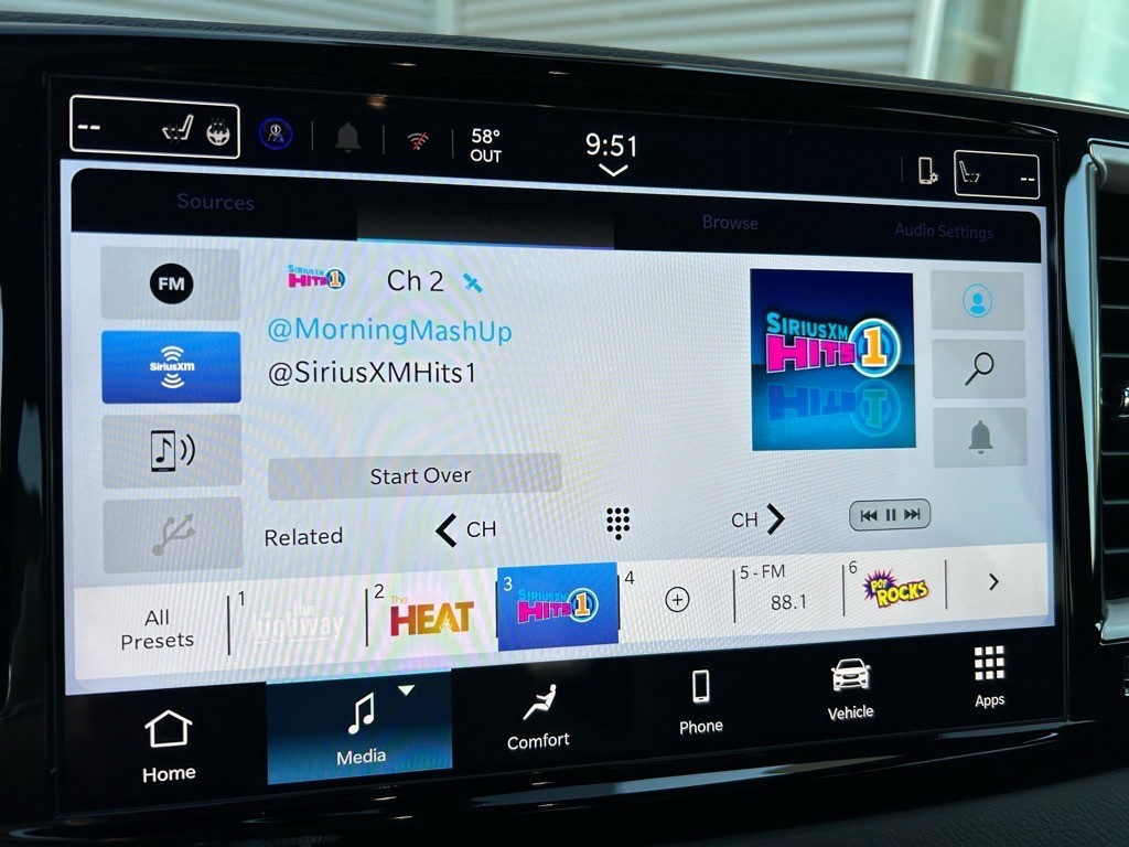 2025 Chrysler Voyager LX - Photo 23