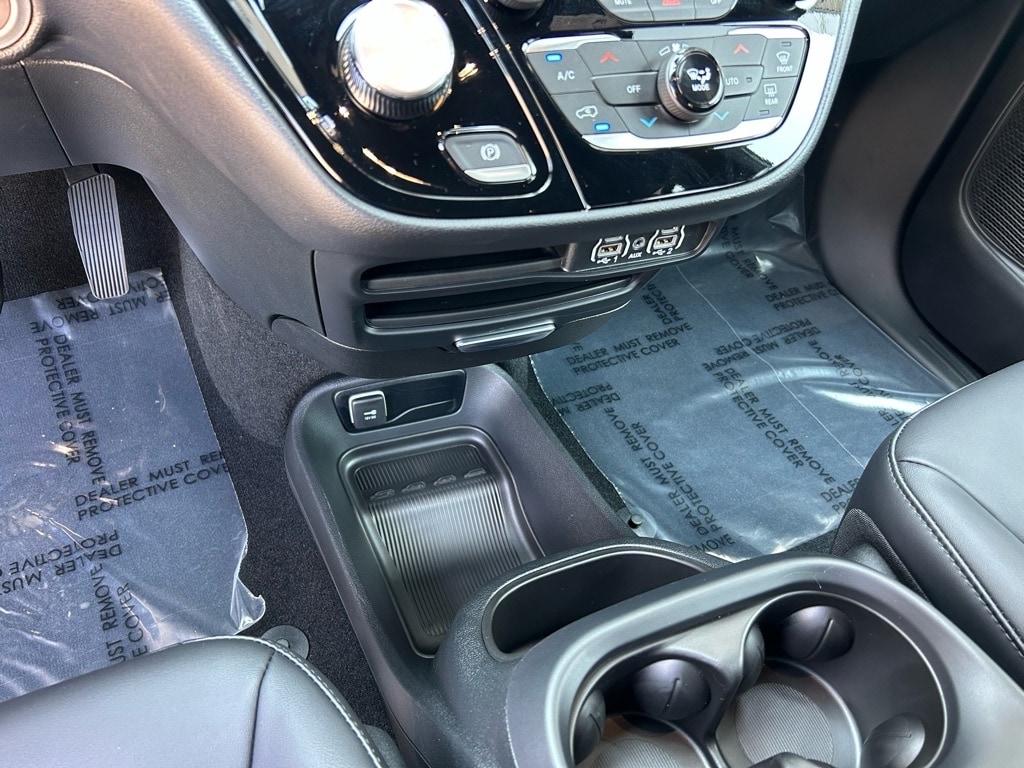 2025 Chrysler Voyager LX - Photo 20