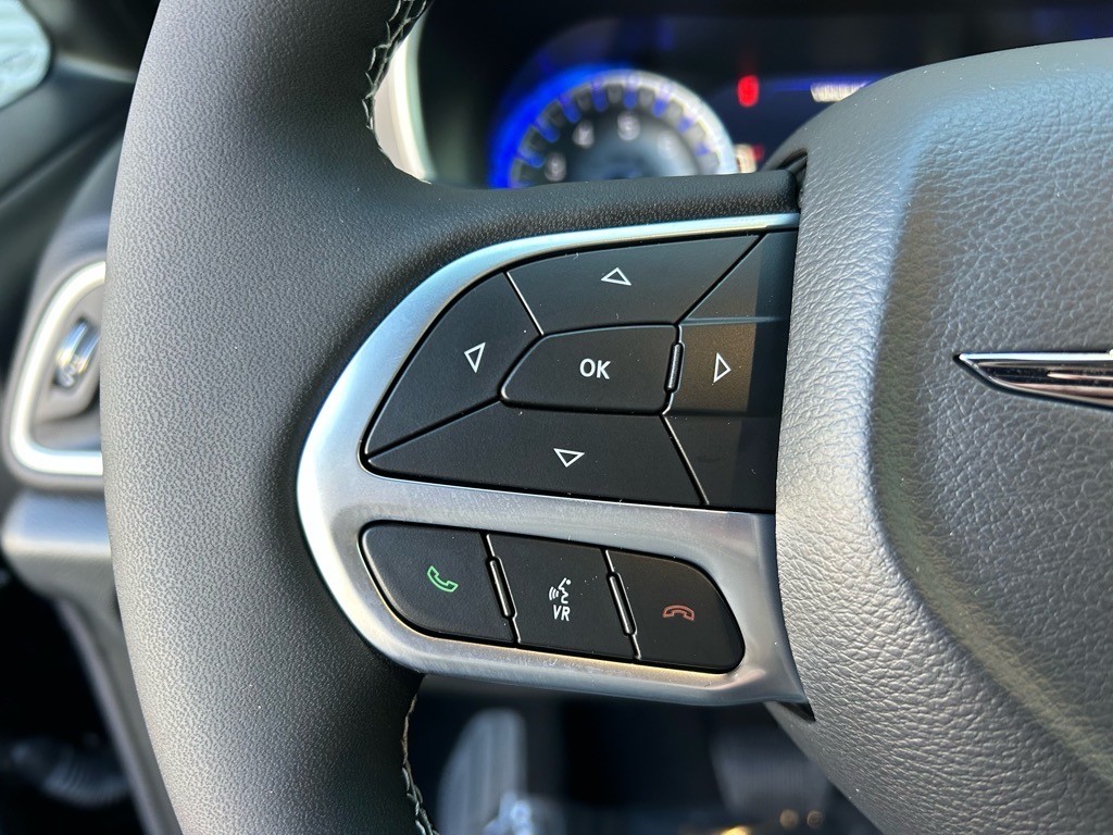 2025 Chrysler Voyager LX - Photo 17