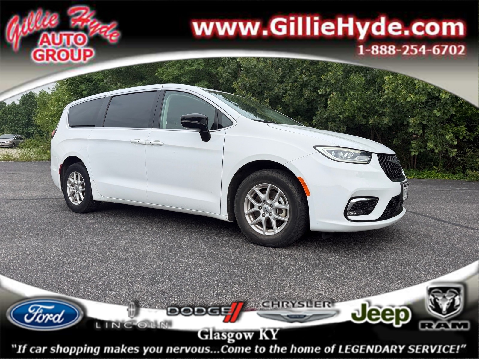 2024 Chrysler Pacifica Touring L's photo