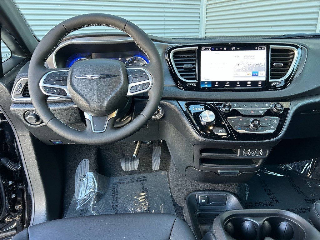 2025 Chrysler Voyager LX - Photo 37