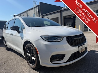 2025 Chrysler Pacifica Limited Van Passenger Van