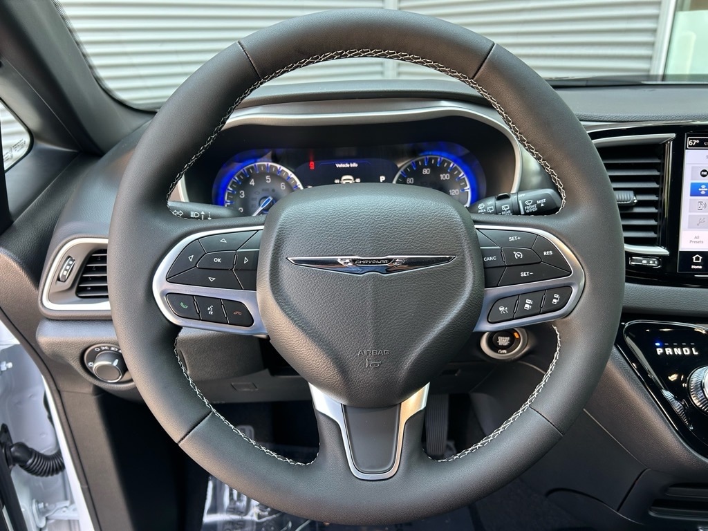 2025 Chrysler Voyager LX - Photo 16