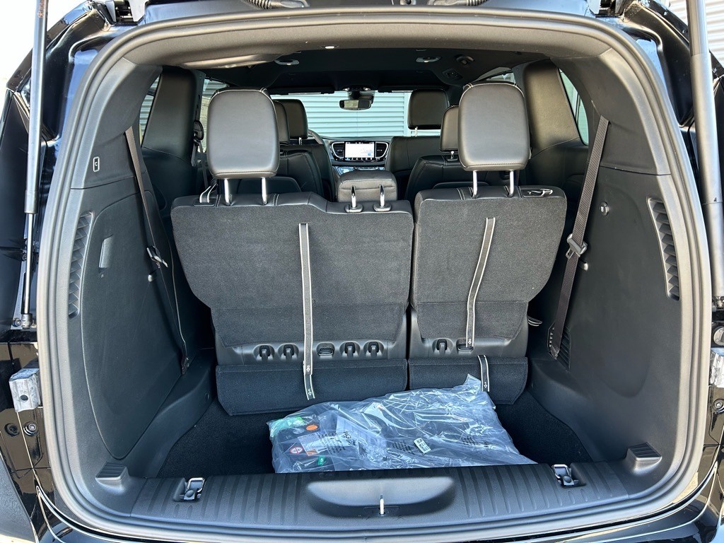 2025 Chrysler Voyager LX - Photo 7