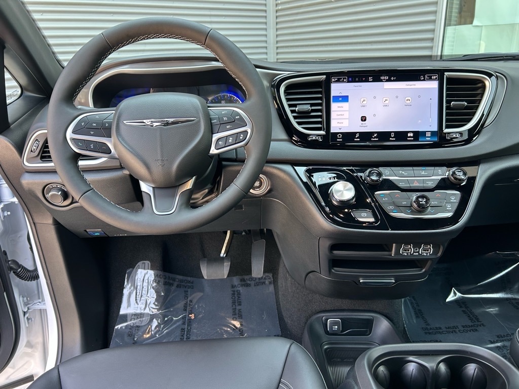2025 Chrysler Voyager LX - Photo 37