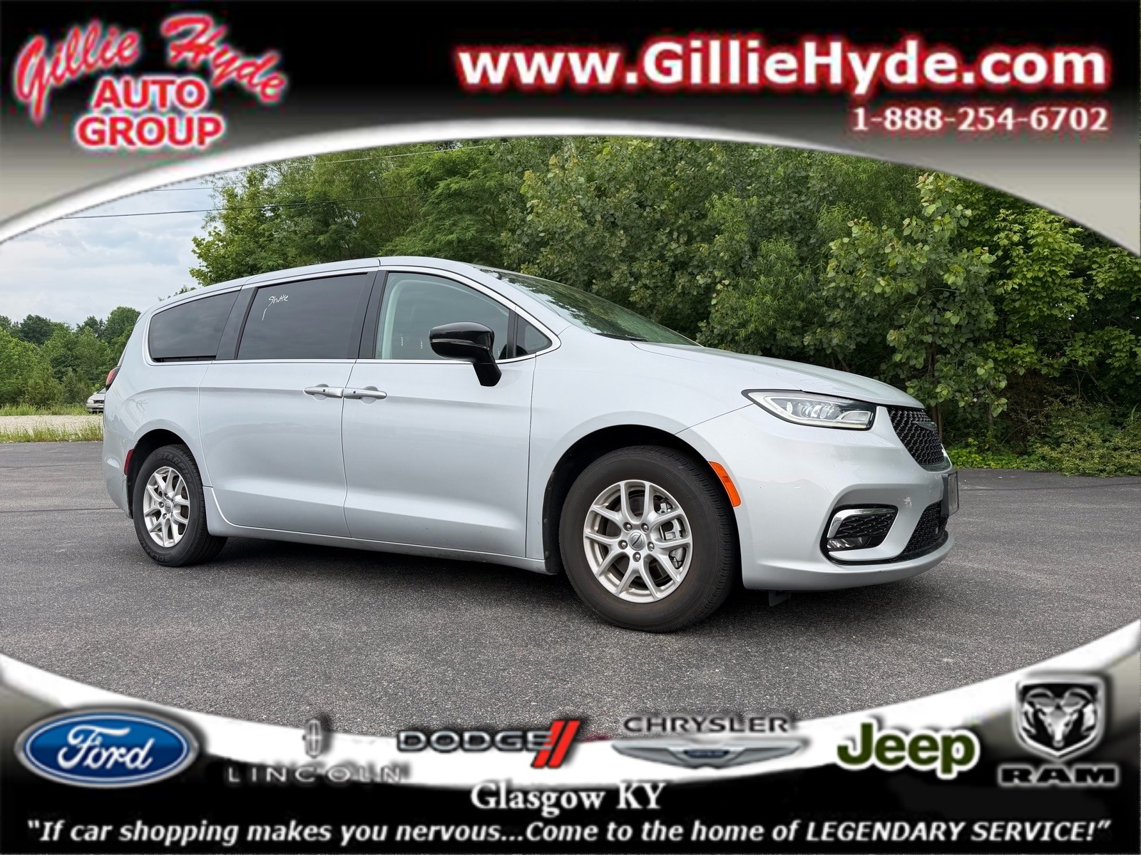 2024 Chrysler Pacifica Touring L's photo