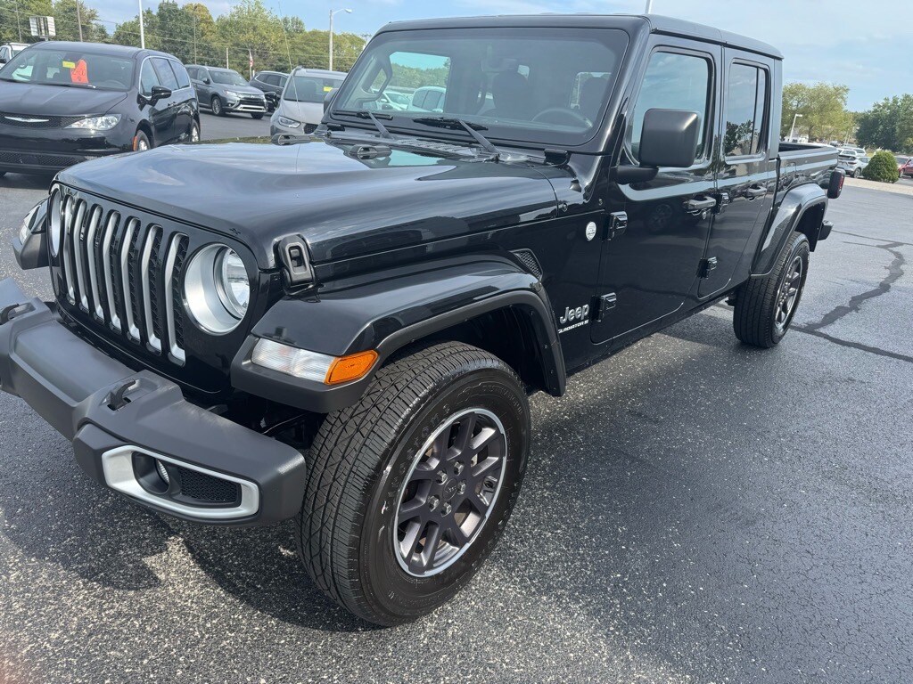 2023 Jeep Gladiator Overland photo 2