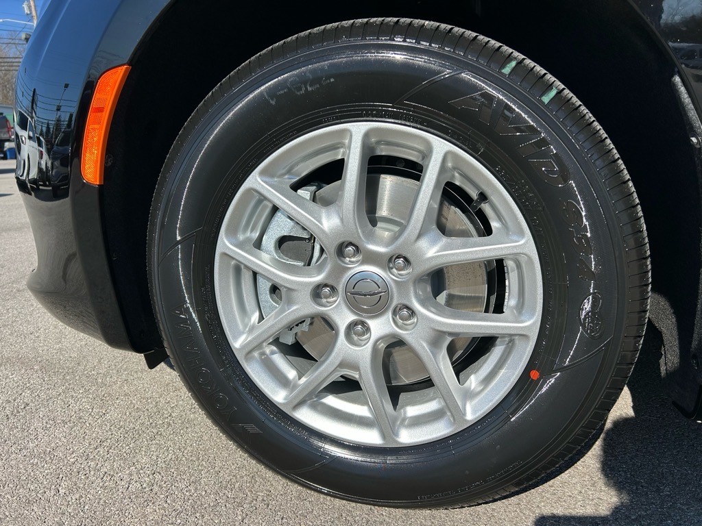 2025 Chrysler Voyager LX - Photo 44