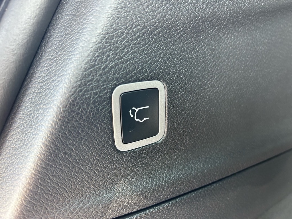 2025 Chrysler Voyager LX - Photo 8