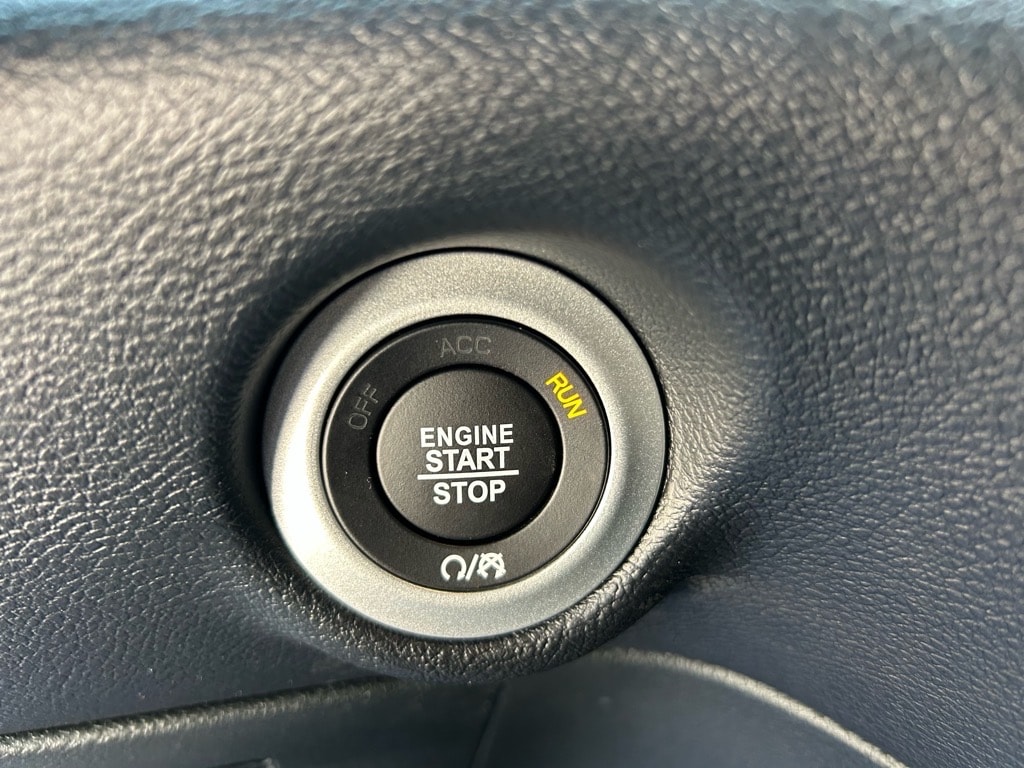 2025 Chrysler Voyager LX - Photo 22