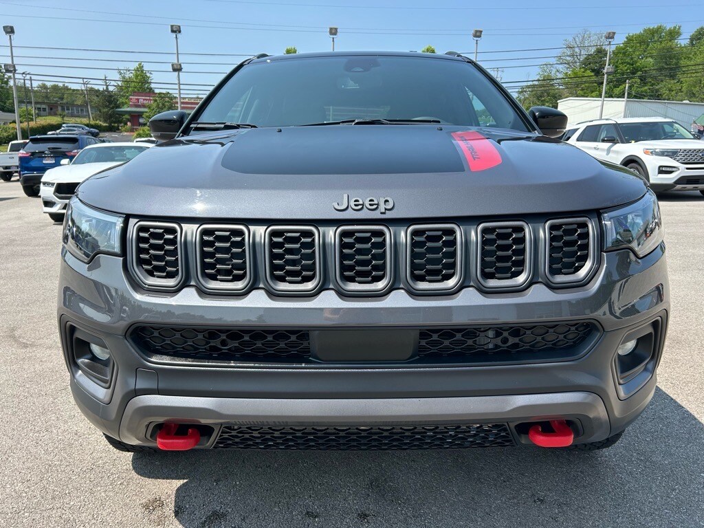 2024 Jeep Compass Trailhawk photo 2