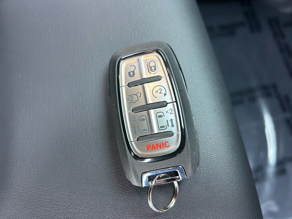 2025 Chrysler Voyager LX - Photo 43