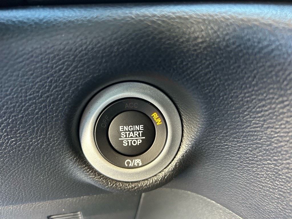2025 Chrysler Voyager LX - Photo 21