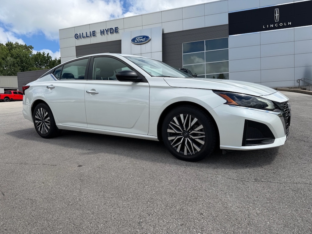 Used 2024 Nissan Altima 2.5 SV Sedan