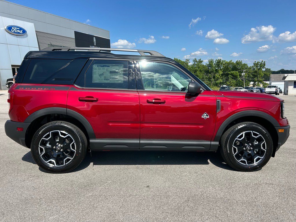 2025 Ford Bronco Sport Outer Banks photo 3