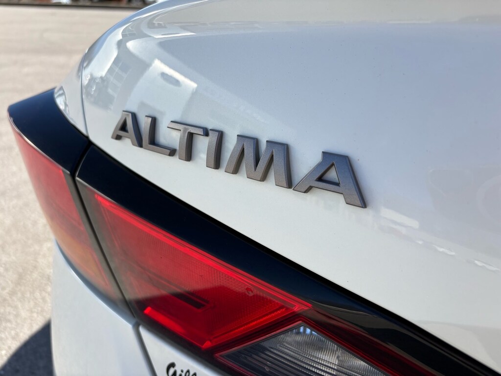 Used 2023 Nissan Altima 2.5 SV Sedan