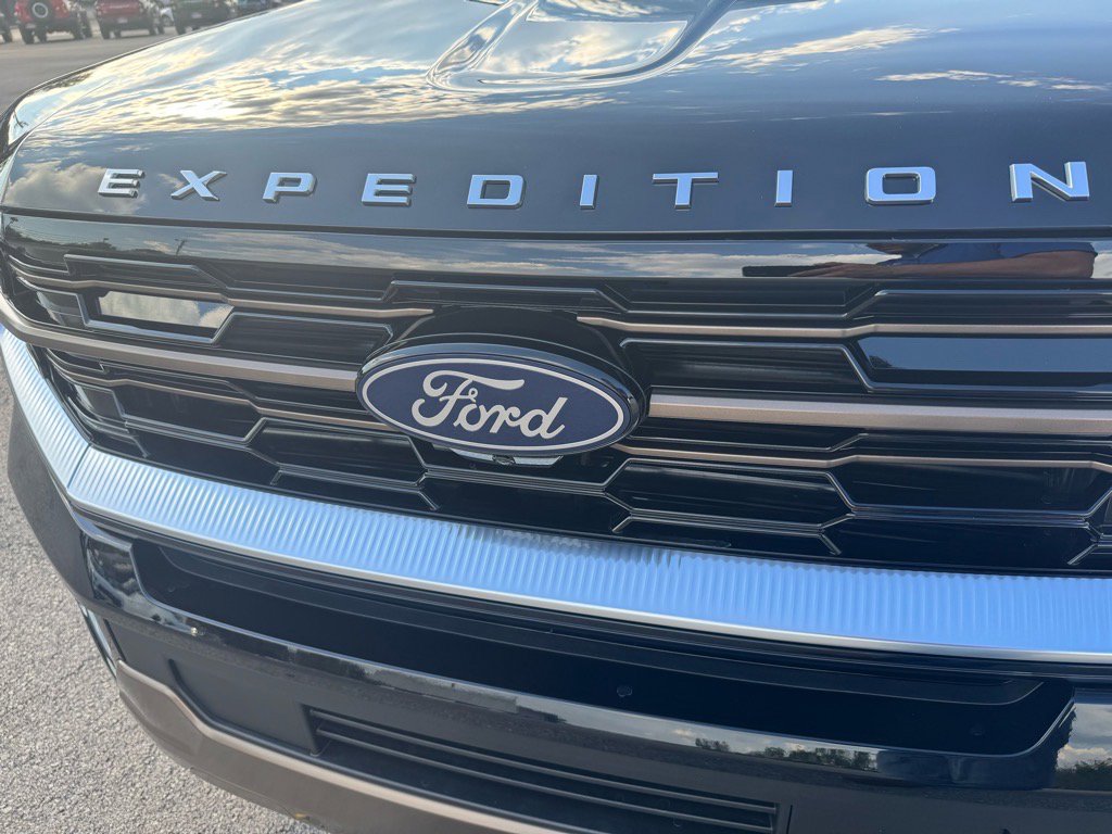 2025 Ford Expedition King Ranch photo 2