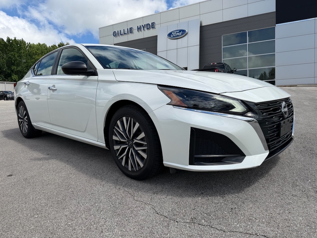 Used 2024 Nissan Altima 2.5 SV Sedan