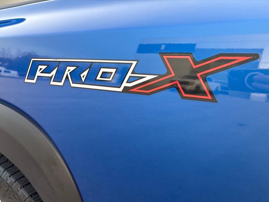 2024 Nissan Frontier PRO-X's photo